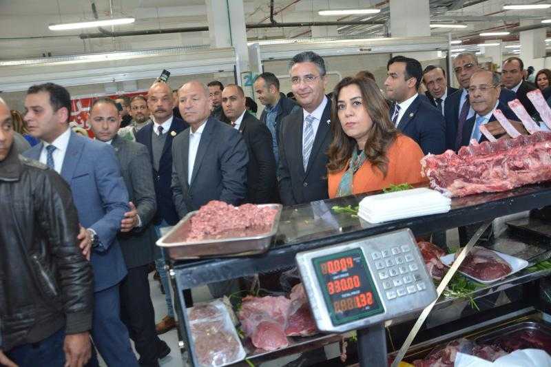 تخفيضات تصل إلى 50%.. وزيرا التموين والتنمية المحلية يتفقدان ”بازار القاهرة” بمدينة نصر| صور