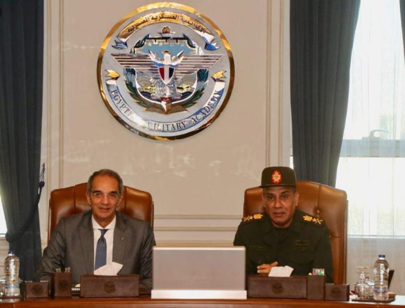 تعاون بين وزارة الاتصالات والأكاديمية العسكرية المصرية لتنفيذ مبادرة لتأهيل 3000 طالب
