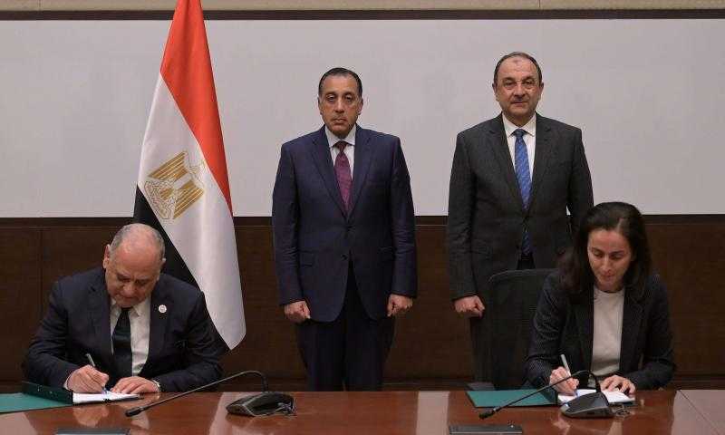 بالتعاون مع ”بريتش بتروليوم”.. إعادة تشغيل مصنع بلوكات الأنود بالسخنة لإنتاج فحم الكوك