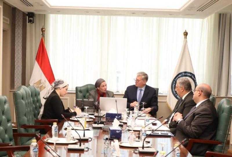 وزيرا البترول والبيئة يبحثان جهود خفض الانبعاثات