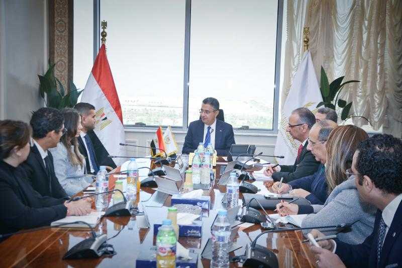 وزير التموين و”طلبات مارت” يبحثان تعزيز دور التكنولوجيا بقطاع التجارة الداخلية