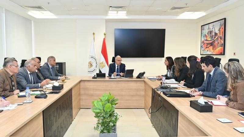 وزير الرى يبحث مع الوكالة الفرنسية للتنمية التعاون بقطاع الموارد المائية