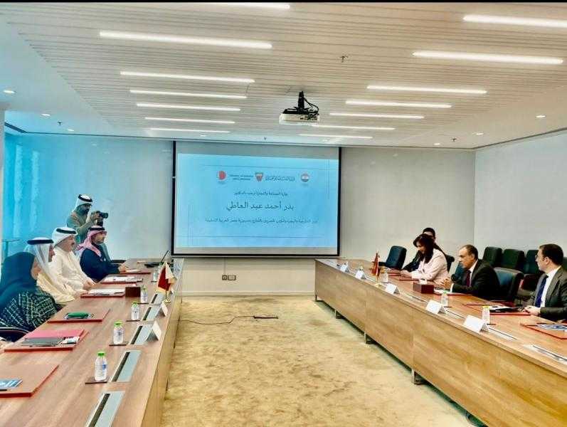 وزير الخارجية والهجرة يلتقى بوزير الصناعة والتجارة البحريني في المنامة