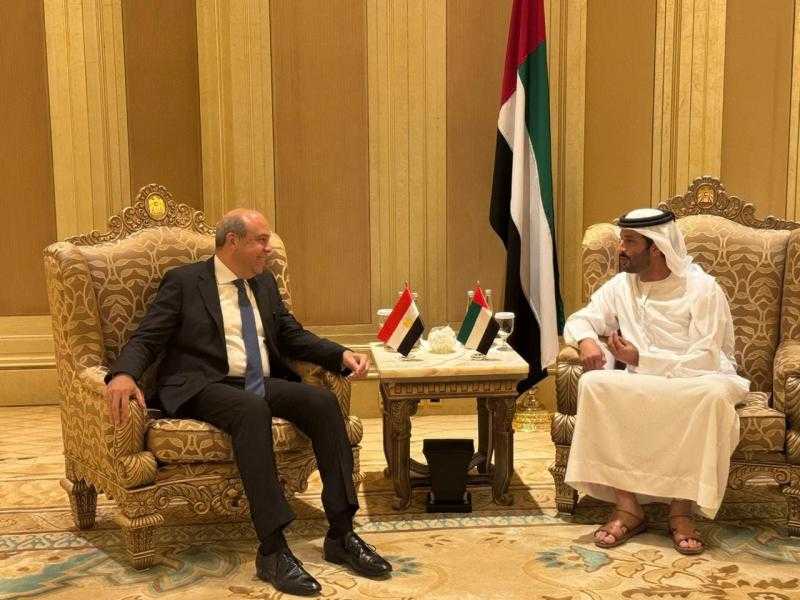 مصر والإمارات تبحثان تعزيز التعاون في مجال النقل الجوي