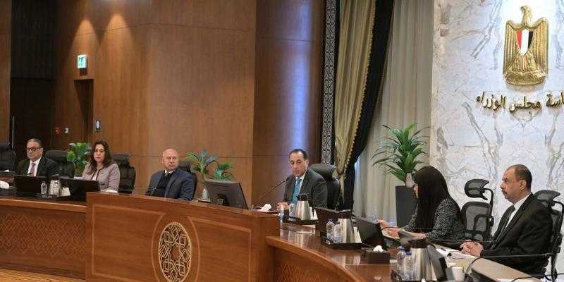 رئيس الوزراء يترأس اجتماع اللجنة العليا لتسيير برنامج التنمية المحلية للصعيد