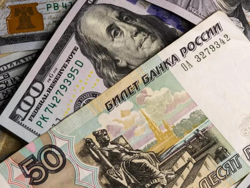 ارتفاع الروبل الروسي أمام الدولار لأعلى مستوى خلال 5 أشهر