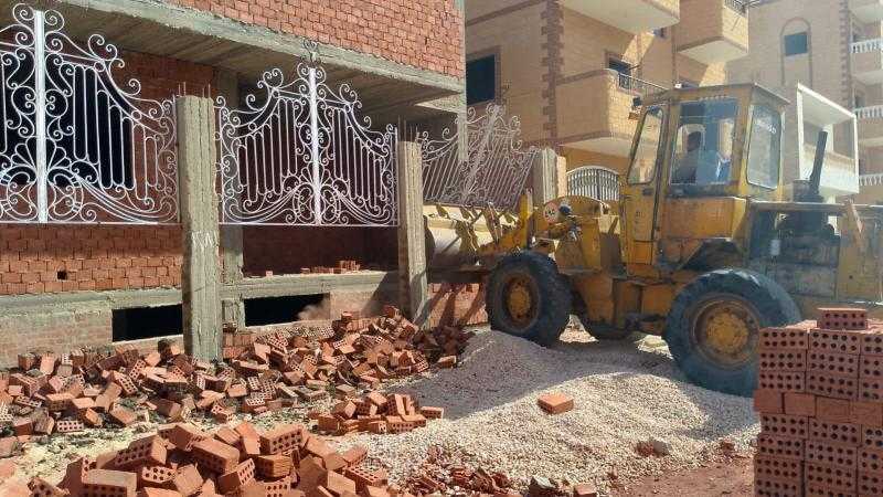 وزير الإسكان يصدر قرارات إزالة مخالفات بناء وتعديات وغلق محال بـ5 مدن جديدة