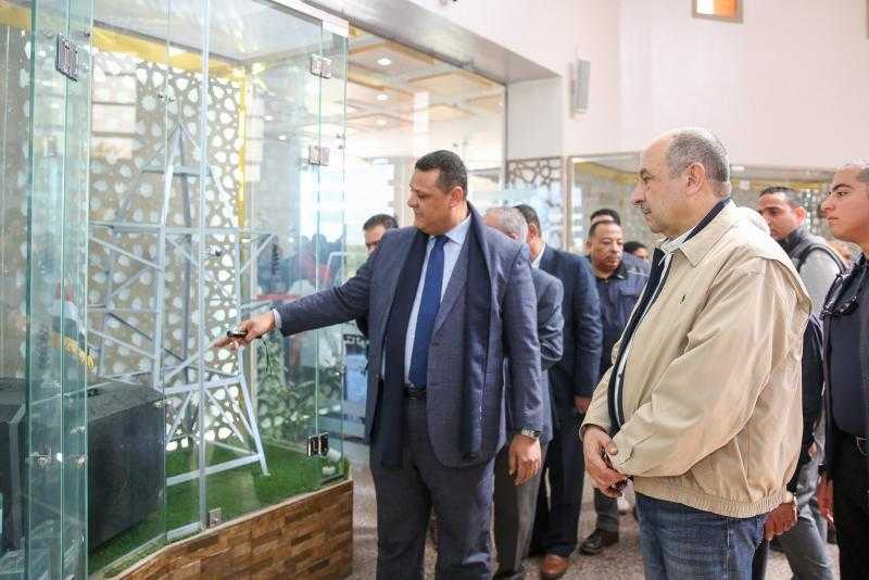 وزير قطاع الأعمال العام يستعرض أبرز مشروعات تطوير ”مصر للألومنيوم”