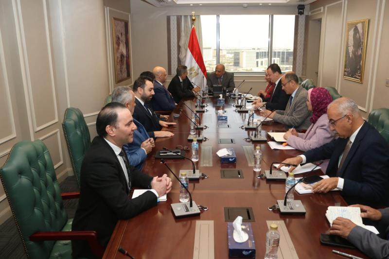 وزير الكهرباء يبحث مع «أكوا باور» دعم وتعزيز التعاون والشراكة فى مجالات الطاقة المتجددة