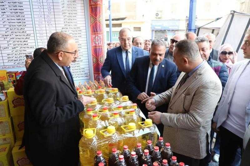 بتخفيضات تصل إلى 30%.. محافظ الشرقية يفتتح معرضي أهلًا رمضان بالزقازيق| صور