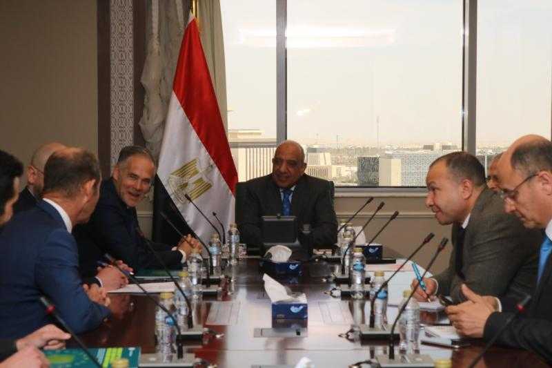وزير الكهرباء يبحث مع جنرال اليكتريك دعم وتعزيز التعاون والشراكة