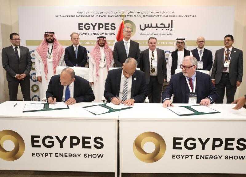 باستثمارات 7 مليارات دولار.. توقيع الاتفاق الإطاري لتنفيذ مجمع إنتاج البتروكيماويات بالعلمين الجديدة