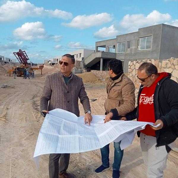 وزير الإسكان يتابع تنفيذ أعمال المرافق والطرق بـ”شمس الحكمة”
