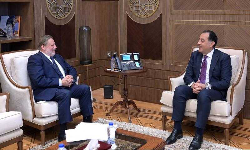 ننشر تفاصيل لقاء رئيس الوزراء مع محافظ البنك المركزي