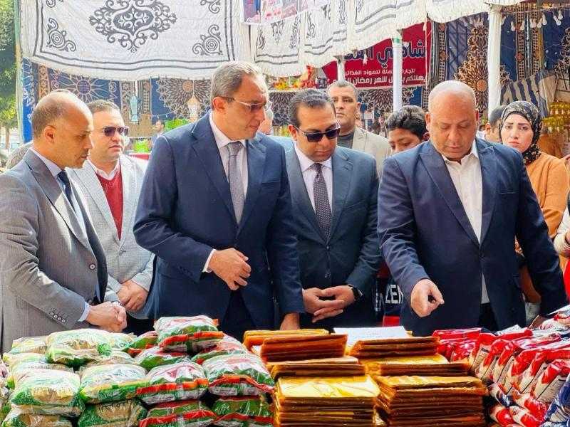 محافظ قنا يفتتح معرض ”أهلًا رمضان” بتخفيضات تصل إلى 30%| صور
