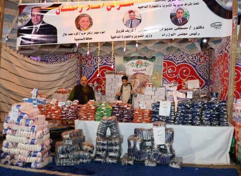 محافظ الإسماعيلية يفتتح معرض ”أهلًا رمضان” بالقصاصين| صور