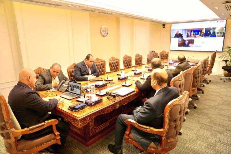 النقل: مباحثات مع شركة إيطالية لتشغيل شبكة القطار الكهربائي السريع بمصر