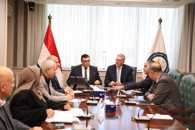 وزيرا البترول والإسكان يبحثان توصيل الغاز الطبيعي للإسكان الاجتماعي والمدن الجديدة