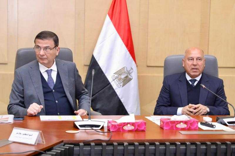 وزيرا النقل والزراعة يبحثان تعزيز الاستفادة من خط الرورو لتصدير الحاصلات الزراعية إلى أوروبا| صور