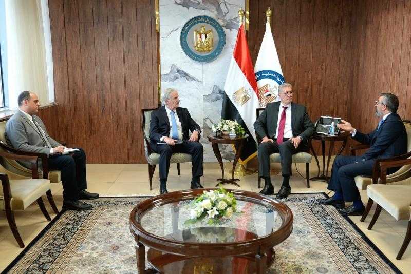 وزير البترول يبحث خطط ”يونايتد إنرجي” الصينية للاستثمار في مصر