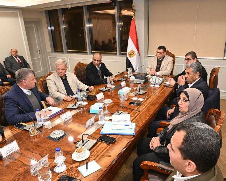 وزير الإسكان يتابع موقف المشروعات المنفذة ضمن ”حياة كريمة”