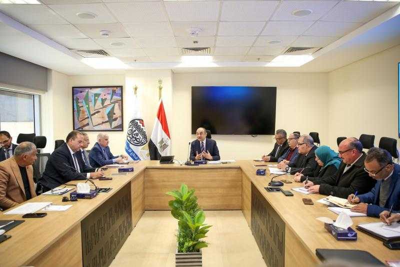 وزير قطاع الأعمال العام يتابع موقف تنفيذ المشروعات بـ”القابضة للصناعات الكيماوية”| أعرف أبرزها