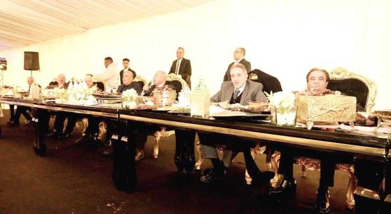 وزير الصناعة يعقد لقاء موسعا مع رؤساء كبرى الشركات العاملة بمجال الحديد فى مصر