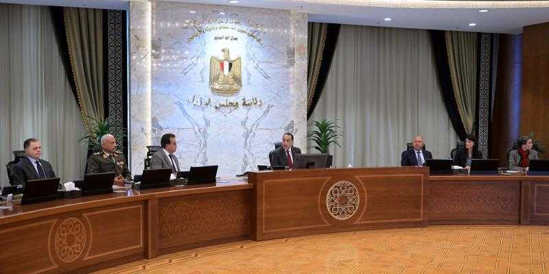 رئيس الوزراء يوجه بالاهتمام بجميع المحاور المرورية والشوارع المحيطة بالمتحف المصري الكبير