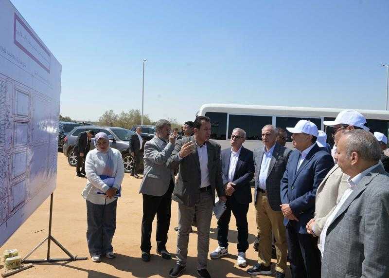 رئيس الوزراء يتفقد محطة الصرف الصحي الصناعي بالعاشر من رمضان| صور