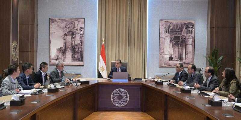 باستثمارات 700 مليون دولار.. شركة صينية تستهدف توطين صناعة زجاج الألواح الشمسية في مصر
