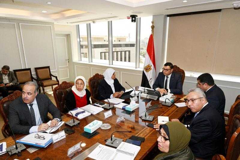 وزير الإسكان يُناقش تعديلات بعض أحكام قانون البناء