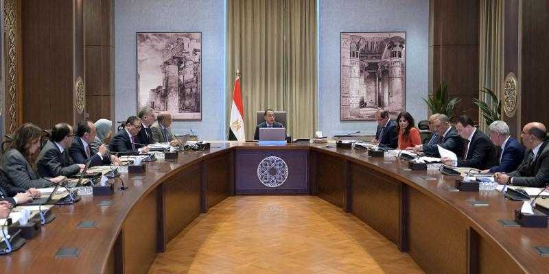 رئيس الوزراء يُتابع موقف تخصيص الأراضي لمشروعات الطاقة.. وخطة ”الكهرباء” للصيف