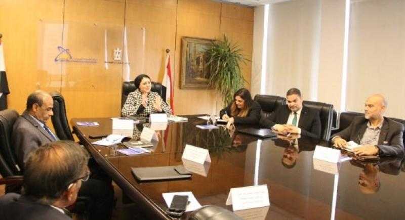 وزارة الصناعة تشكل لجنة لدراسة إنشاء مصانع لإنتاج السكر قرب مزارع البنجر