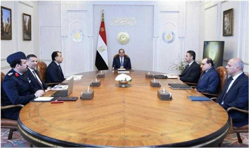 الرئيس السيسي يجتمع مع رئيس الوزراء ووزيري التموين والزراعة ومستشار الرئيس للتخطيط العمراني