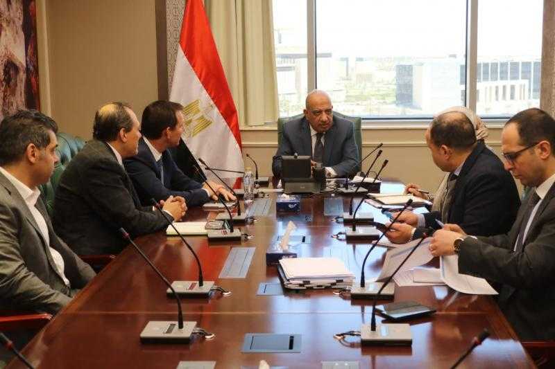 وزير الكهرباء يبحث مع شنايدر إليكتريك التعاون فى مجالات خفض الفقد