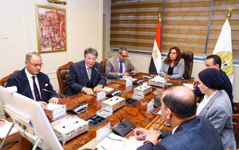 وزيرة التنمية المحلية تُتابع استعدادات احتفالية افتتاح المتحف المصري الكبير