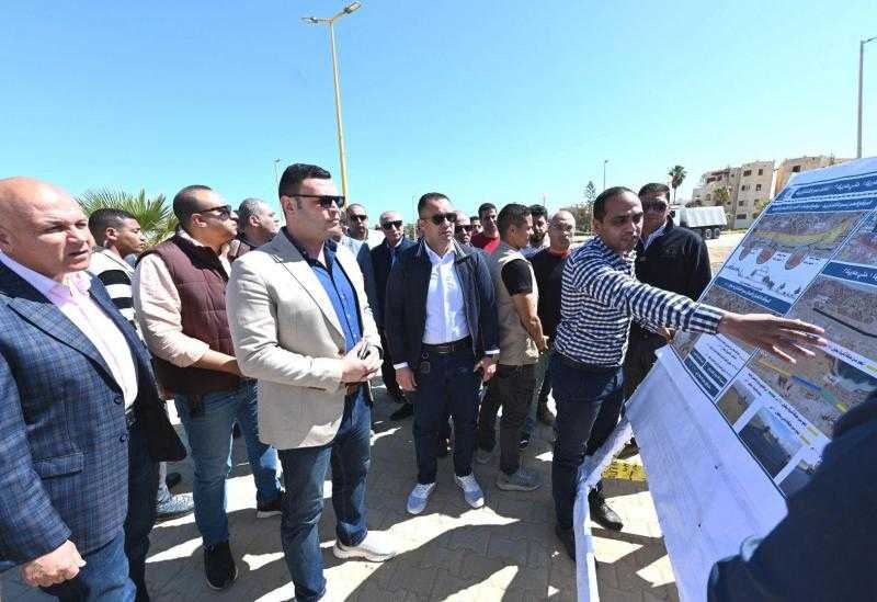 وزير الإسكان يتفقد أعمال التطوير بمركز مارينا العلمين السياحي| صور