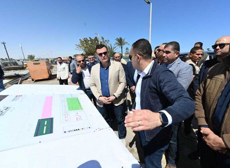 وزير الإسكان يتفقد أعمال رفع كفاءة الكباري والمسطحات الخضراء بمركز مارينا العلمين| صور