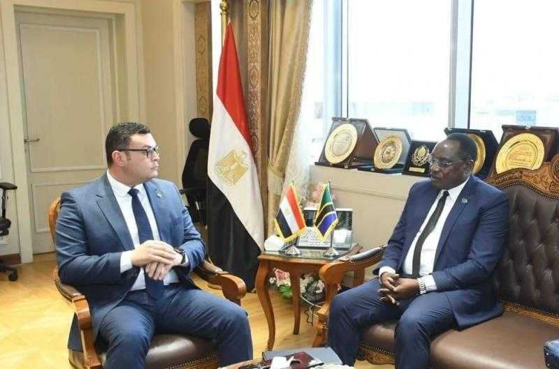 وزير الإسكان يبحث مع السفير التنزاني تعزيز فرص ومجالات التعاون