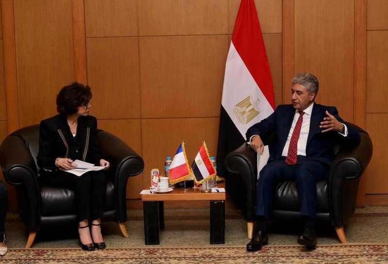 وزير السياحة يعقد اجتماعاً مع وزيرة الثقافة الفرنسية لبحث أطر التعاون