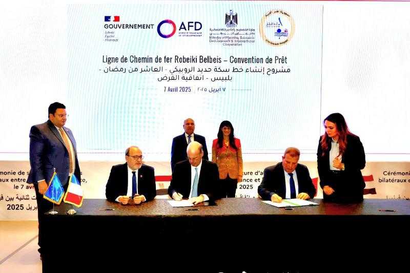 مصر وفرنسا توقعان اتفاقية التسهيلات الائتمانية لمشروع خط السكك الحديدية الرابط بين الروبيكي والعاشر من رمضان وبلبيس