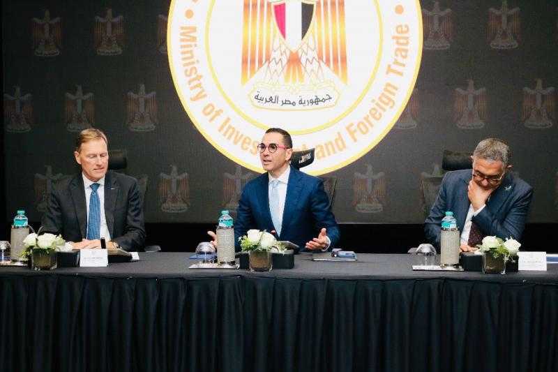 وزير الاستثمار يلتقي وفدًا من كبرى الشركات الفرنسية