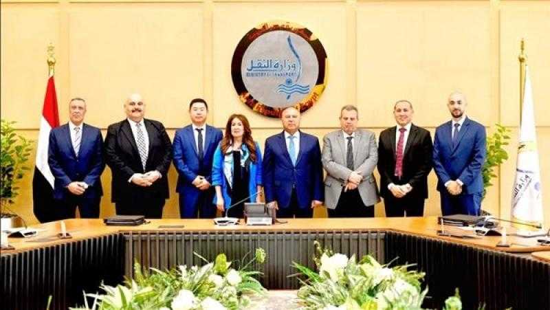 وزير الصناعة والنقل وسفيرة أمريكا يشهدان توقيع 3 عقود لتحديث 100 جرار هنشل وتوريد قطع غيار لـ 141 جرار