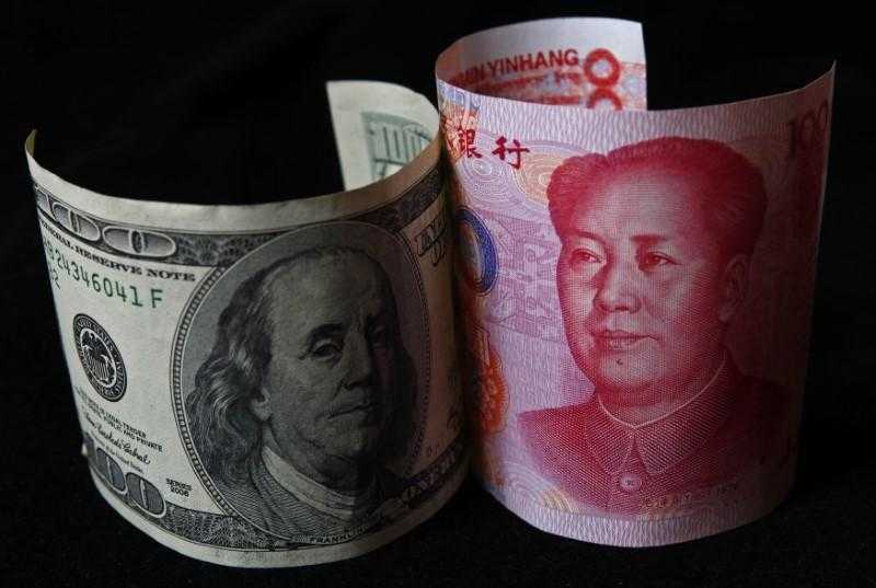 اليوان يلامس أعلى مستوى خلال 10 أشهر مقابل الدولار