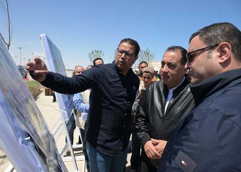 رئيس الوزراء يتفقد تنفيذ المدينة التراثية بـ”العملين الجديدة”| صور