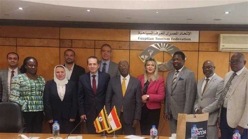 وزير السياحة الأوغندي يزور اتحاد غرف السياحية المصرية للاستفادة من تجربته