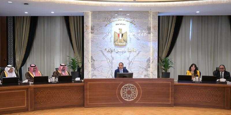 رئيس الوزراء يستقبل وفدًا من رجال الأعمال السعوديين لبحث الفرص الاستثمارية