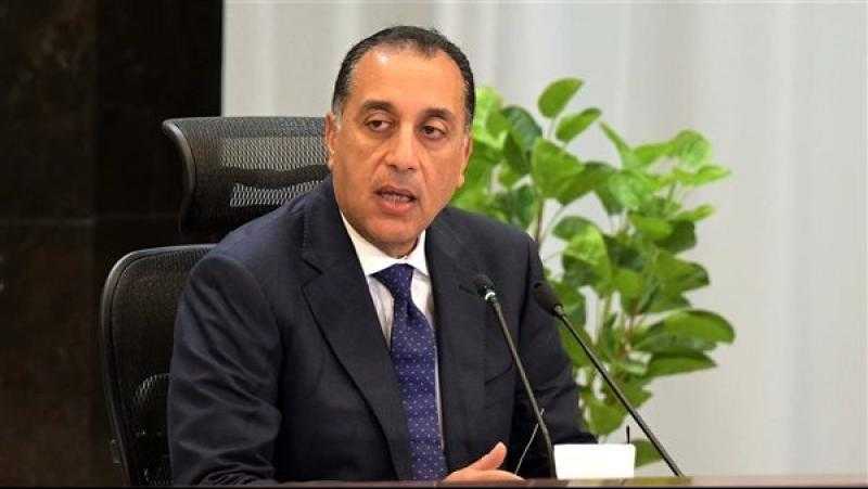 رئيس الوزراء يصل رأس غالب لتفقد محطة كهرباء من الرياح بالزعفرانة