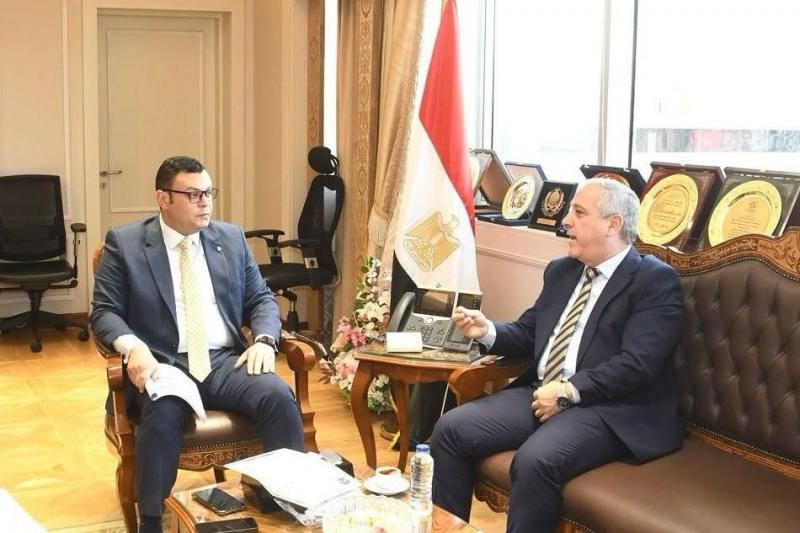 وزير الإسكان يلتقى رئيس الهيئة الوطنية للصحافة لبحث أوجه التعاون المشترك