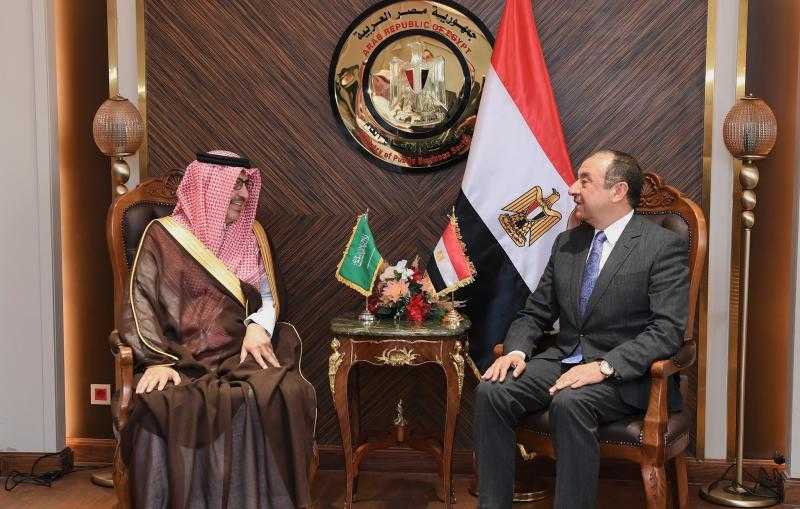 وزير قطاع الأعمال يبحث مع السفير السعودي الفرص الاستثمارية المتاحة